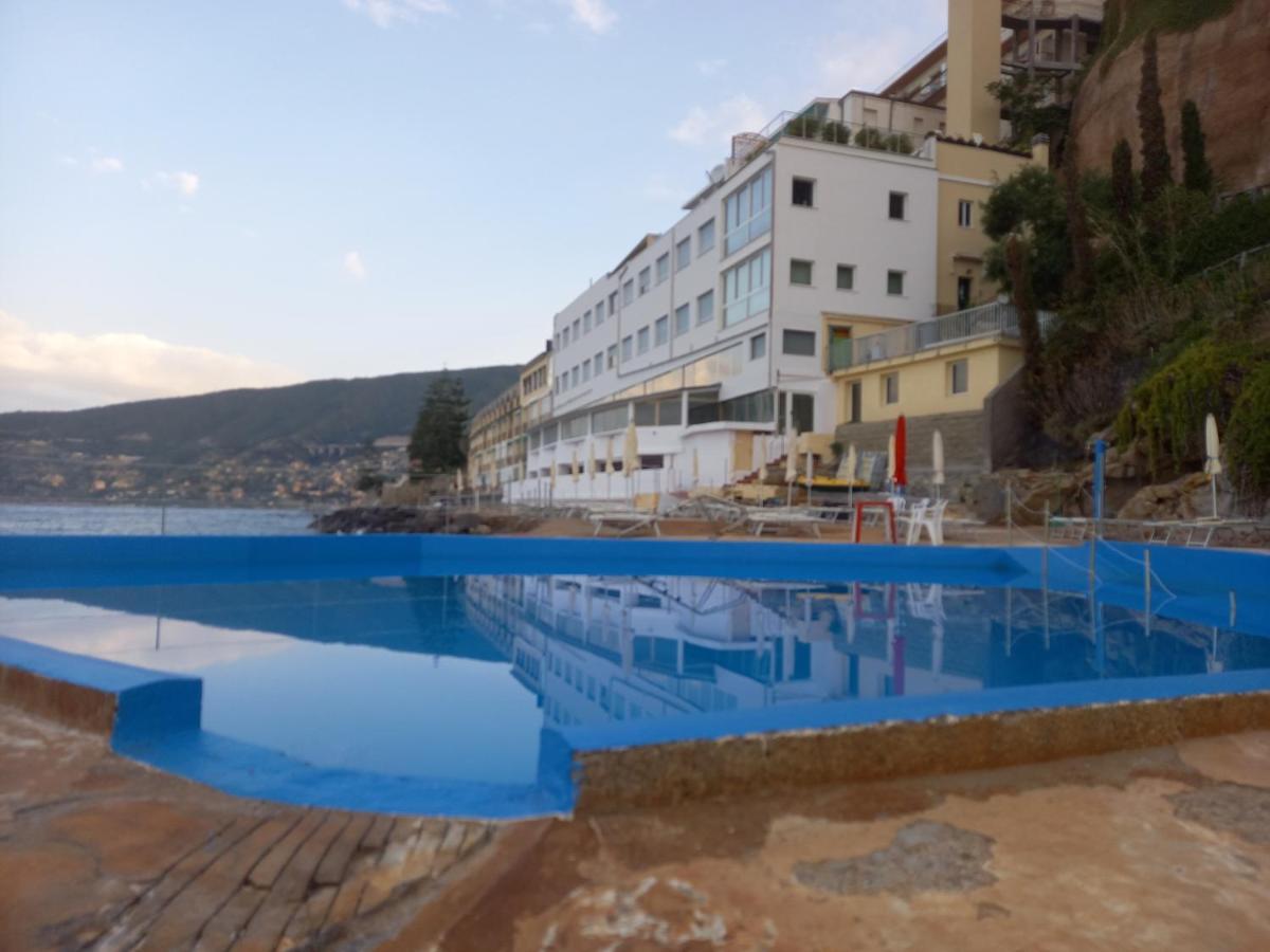 Hotel La Perla Del Capo Ospedaletti Dış mekan fotoğraf