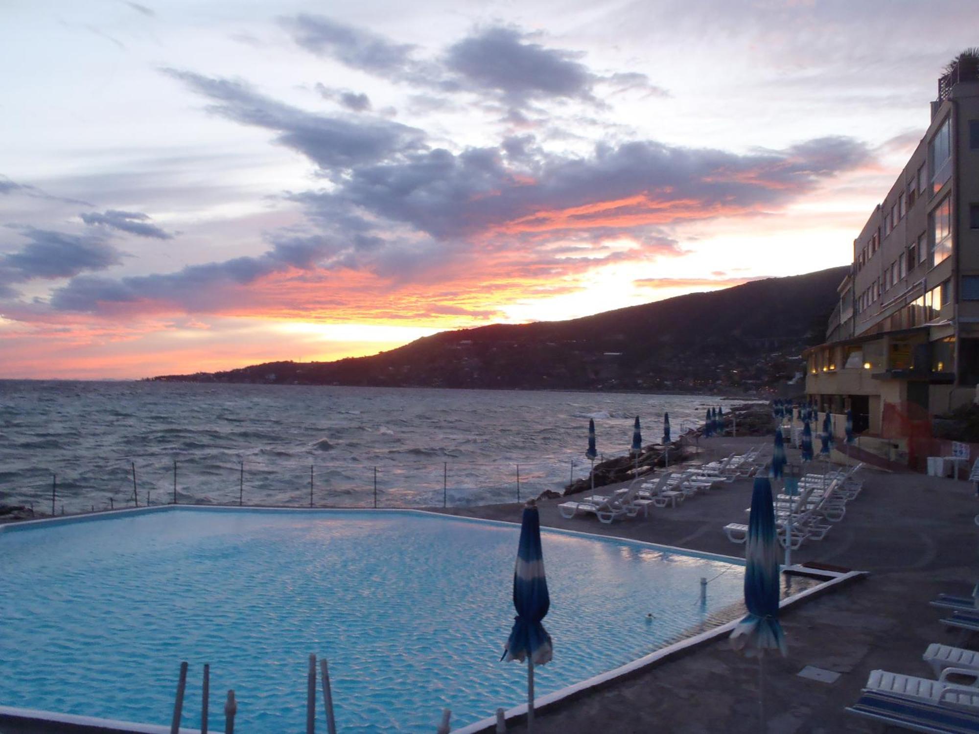 Hotel La Perla Del Capo Ospedaletti Dış mekan fotoğraf